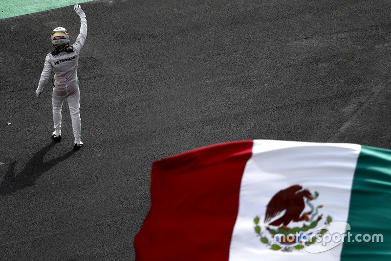 4. Race winner Lewis Hamilton, Mercedes AMG F1