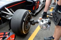 Pirelli neumáticos, Daniel Ricciardo, Red Bull Racing RB12
