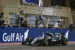 Race winnaar Nico Rosberg, Mercedes AMG F1