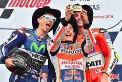 Подіум: переможець гонки Марк Маркес, Repsol Honda Team, друге місце Хорхе Лоренсо, Yamaha Factory R