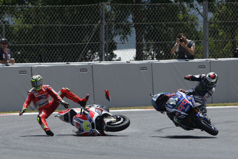 Andrea Iannone, Ducati Team, Jorge Lorenzo, Yamaha Factory Racing crash