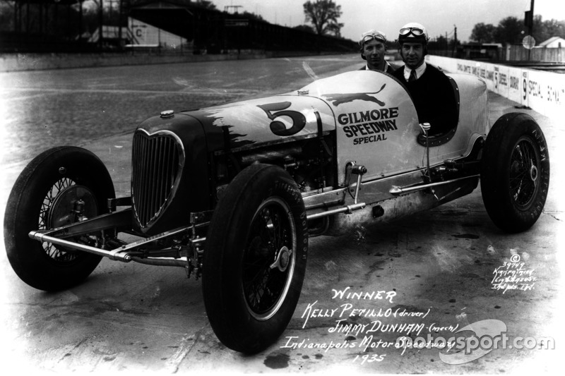 1935: Kelly Petillo