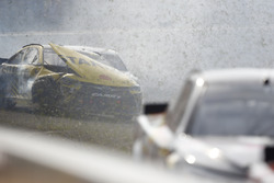 Carl Edwards, Joe Gibbs Racing Toyota, crash