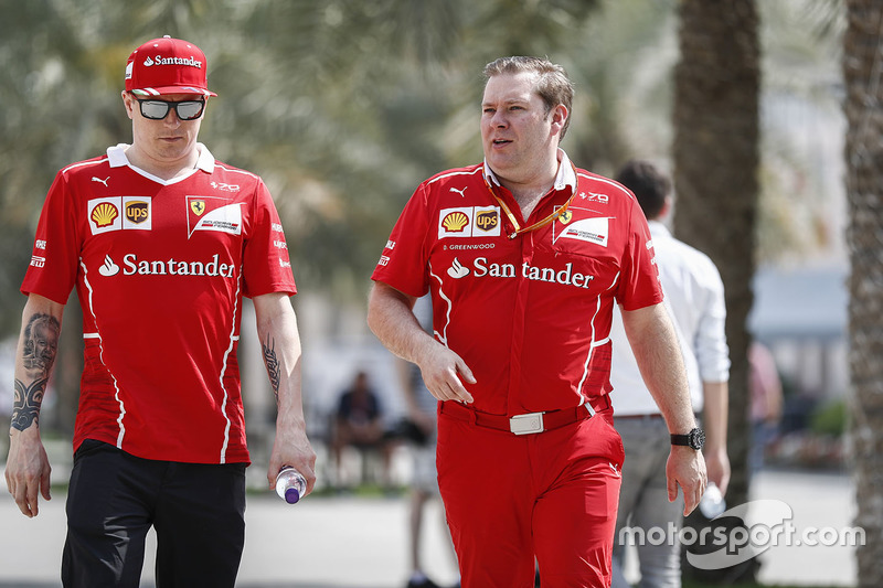 Kimi Raikkonen, Ferrari, with Dave Greenwood, Ferrari Race Engineer