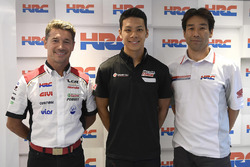 Lucio Cecchinello, le patron du LCR Honda Team, Takaaki Nakagami, et Tetsuhiro Kuwatam, le directeur de HCR