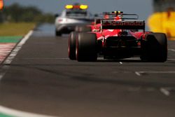 The safety car leads Sebastian Vettel, Ferrari SF70H, Kimi Raikkonen, Ferrari SF70H