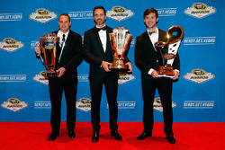 Camping World Truck Series Campeón Johnny Sauter, NASCAR Sprint Cup Series Campeón Jimmie Johnson, y