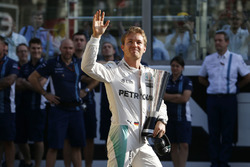Nico Rosberg, Mercedes AMG F1, con el premio DHL a la vuelta más rápida