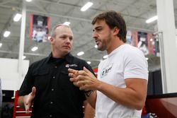 Fernando Alonso talking to an Andretti Autosport engineer