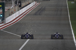 Pascal Wehrlein, Sauber C36-Ferrari, battles with team mate Marcus Ericsson, Sauber C36