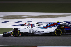 Lance Stroll, Williams FW40, collides with Carlos Sainz Jr., Scuderia Toro Rosso STR12