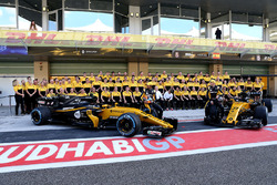 Carlos Sainz Jr., Renault Sport F1 Team and Nico Hulkenberg, Renault Sport F1 Team at the Renault Te