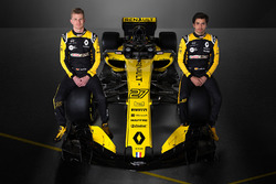 Nico Hulkenberg, Carlos Sainz Jr., Renault F1 Team