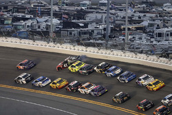 Crash: Kurt Busch, Stewart-Haas Racing Ford
