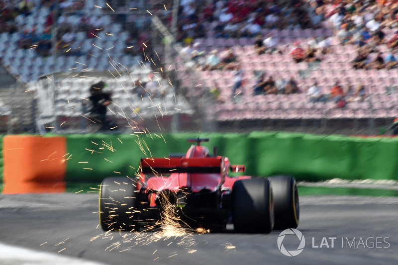 Sebastian Vettel, Ferrari SF71H, solleva scintille