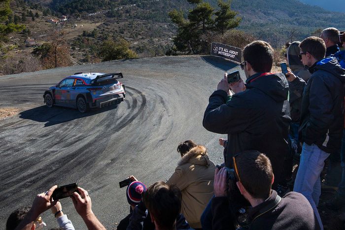 Thierry Neuville, Nicolas Gilsoul, Andreas Mikkelsen, Hyundai Motorsport