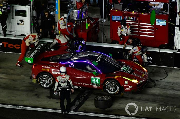#64 Scuderia Corsa Ferrari 488 GT3, GTD: Bill Sweedler, Townsend Bell, Frankie Montecalvo, Sam Bird pit stop