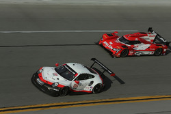 #912 Porsche Team North America Porsche 911 RSR: Gianmaria Bruni, Laurens Vanthoor, Earl Bamber, #31