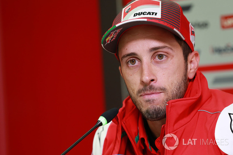 Andrea Dovizioso: "Eu estava muito lento em duas curvas, porque decidimos não usar a potência para salvar os pneus. Eu pensei que seria positivo para nós, nós podíamos economizar pneus mais do que os nossos concorrentes, porque todos patinariam o pneu traseiro mais do que eu – e talvez no final eu fosse ter mais pneus.”