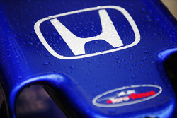 Honda logo op de Toro Rosso STR13