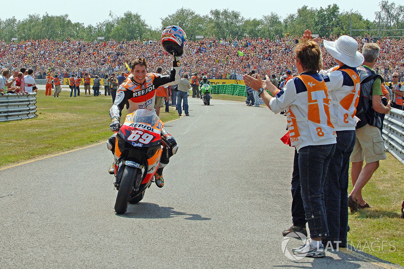 Yarış galibi Nicky Hayden