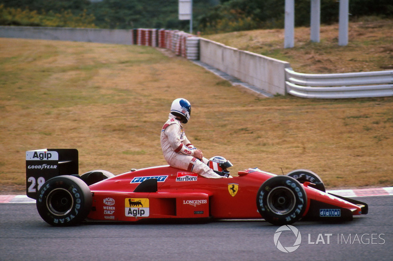 Gerhard Berger, Ferrari F1/87/88C, ramène Derek Warwick, Arrows