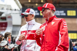 Маркус Эрикссон, Alfa Romeo Sauber, и Кими Райкконен, Ferrari