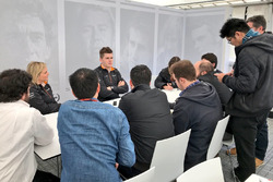 Rudy van Buren met de media