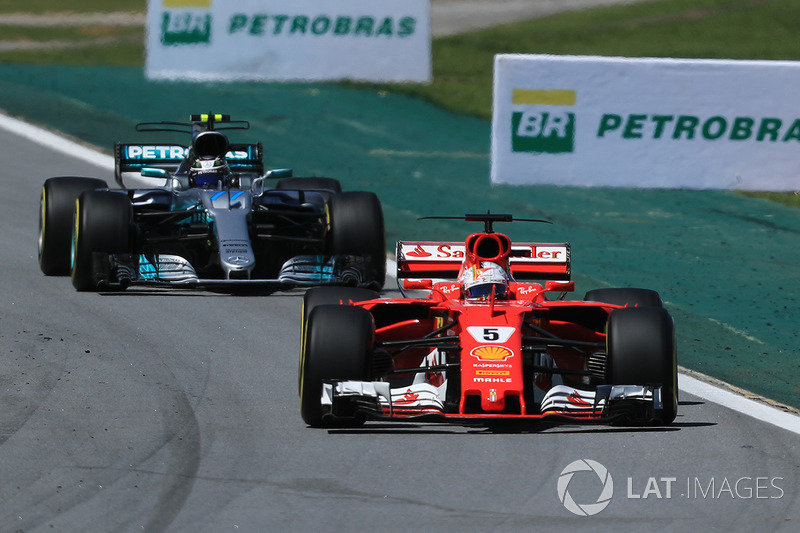 Sebastian Vettel, Ferrari SF70H et Valtteri Bottas, Mercedes-Benz F1 W08