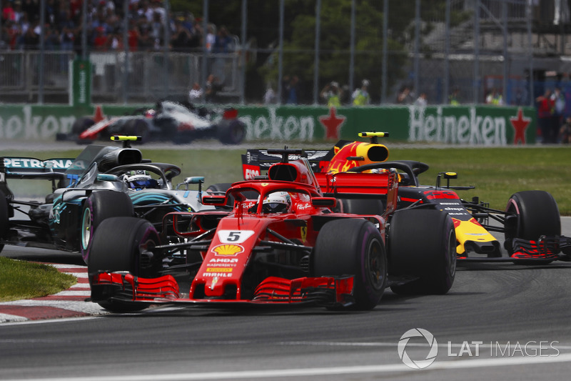 Sebastian Vettel, Ferrari SF71H, por delante de Valtteri Bottas, Mercedes AMG F1 W09 y Max Verstappen, Red  Bull