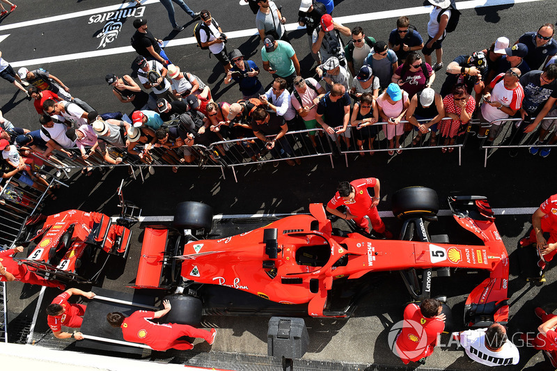 Ferrari SF71H y aficionados