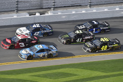 Kevin Harvick, Stewart-Haas Racing Ford Fusion, Austin Dillon, Richard Childress Racing Chevrolet Camaro and Kyle Larson, Chip Ganassi Racing Chevrolet Camaro
