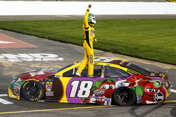 1. Kyle Busch, Joe Gibbs Racing, Toyota Camry M&M's