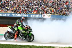 Race winner Tom Sykes, Kawasaki Racing