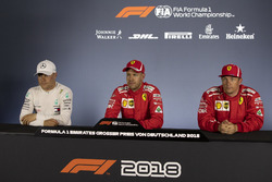 Valtteri Bottas, Mercedes-AMG F1, Sebastian Vettel, Ferrari e Kimi Raikkonen, Ferrari, nella conferenza stampa
