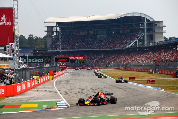 Max Verstappen, Red Bull Racing RB14,  Kevin Magnussen, Haas F1 Team VF-18, Nico Hulkenberg, Renault Sport F1 Team R.S. 18, y Romain Grosjean, Haas F1 Team VF-18