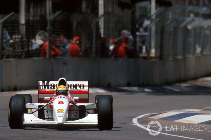 Disfruta nuestra galería de fotos de la última victoria de Ayrton Senna: