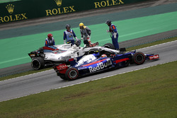 Pierre Gasly, Scuderia Toro Rosso STR12 passes the car of Lance Stroll, Williams FW40 after stopping on track in FP3