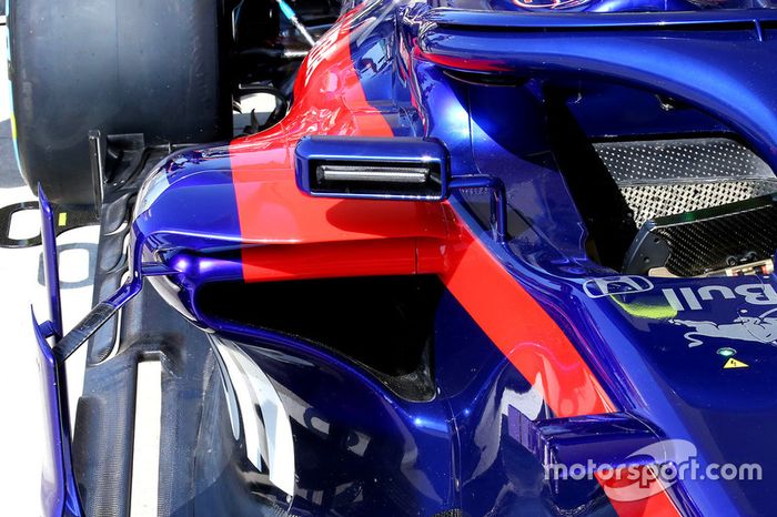 Espejo del Toro Rosso STR13