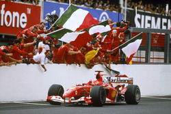 Переможець гонки іхаель Шумахер, Ferrari F2004
