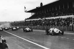 Tazio Nuvolari et Hermann Muller sur Auto Union Type D èebent au départ