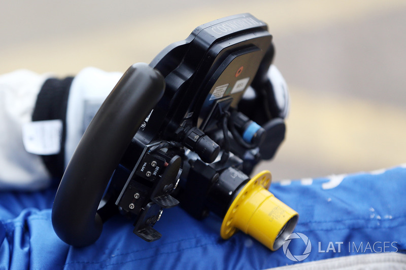 Billy Monger en el coche de carreras Carlin MSV Fórmula 3