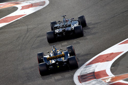Romain Grosjean, Haas F1 Team VF-17 and Nico Hulkenberg, Renault Sport F1 Team RS17 battle for position