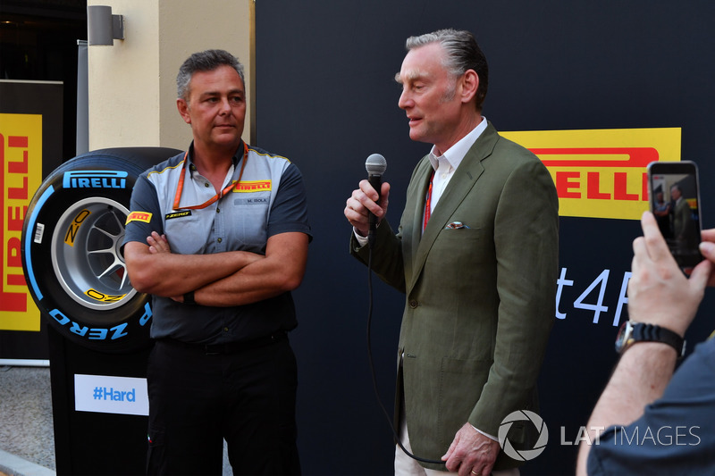 Sean Bratches, directeur commercial de la Formule 1, et Mario Isola, directeur sportif de Pirelli, au lancement Pirelli 2018