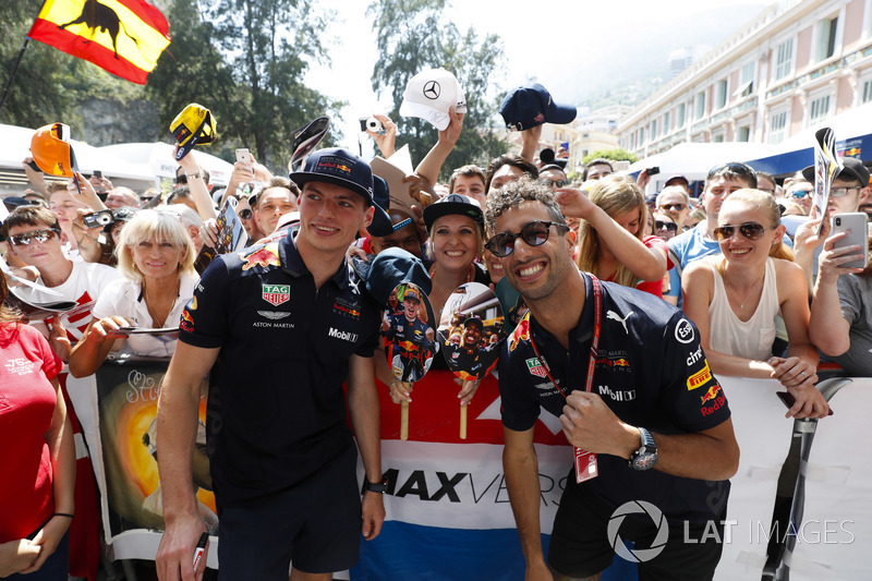 Daniel Ricciardo, Red Bull Racing, et Max Verstappen, Red Bull Racing