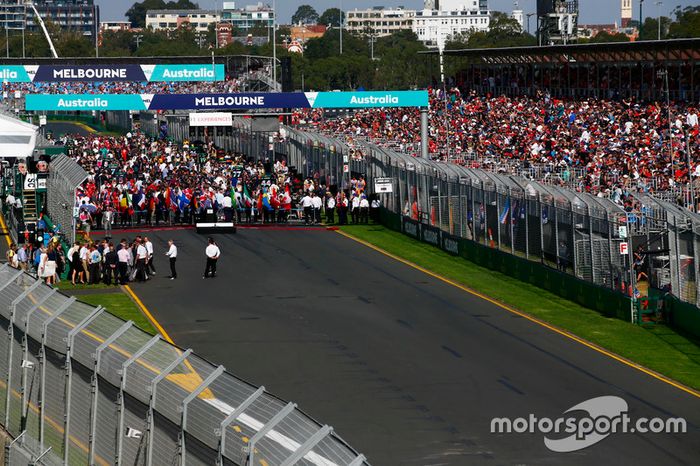 Pre carrera en la parrilla