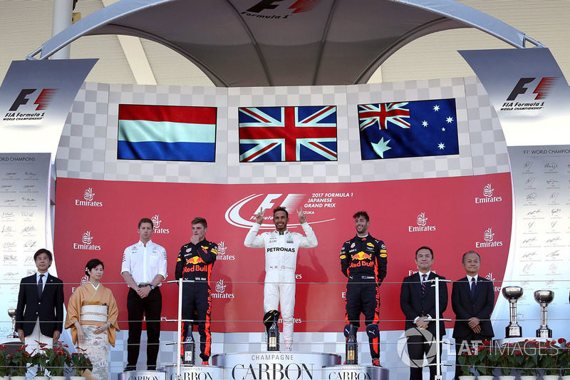 Podio: ganador de la carrera Lewis Hamilton, Mercedes AMG F1, segundo lugar Max Verstappen, Red Bull Racing, tercer lugar Daniel Ricciardo, Red Bull Racing