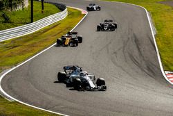 Felipe Massa, Williams FW40, Nico Hulkenberg, Renault Sport F1 Team RS17