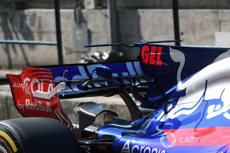 Scuderia Toro Rosso STR12, alerón trasero