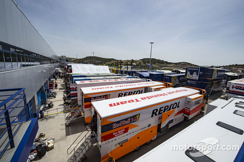 MotoGP-Fahrerlager in Jerez